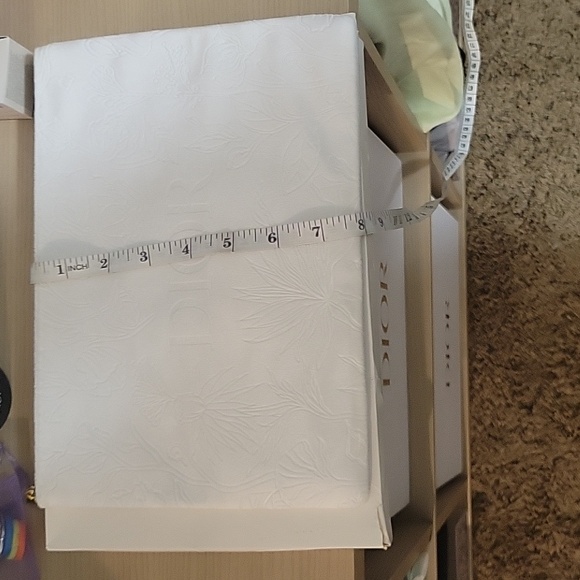 Dior White Floral Pouch Beauté - Picture 7 of 7